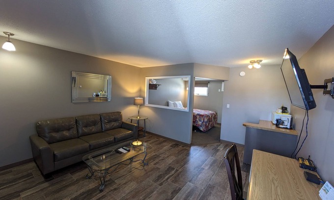 Swan River Hotel | Thunderhill Motel