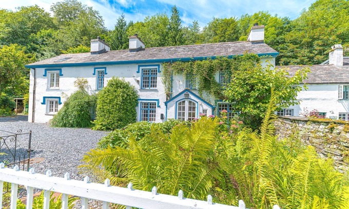 Coniston Apartment | Thwaite Cottage - historic house in Coniston with large garden