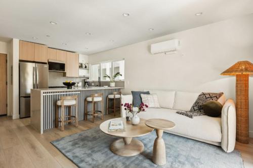 El Porto Apartment | Tide House - Unit C - Modern Seaside 1BD w Parking