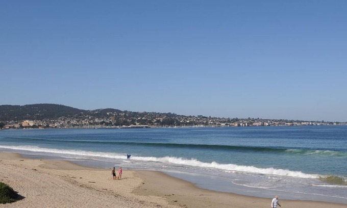 Monterey House | Tides In - Monterey Beach House - Oceanfront, Walk to Fisherman's Wharf