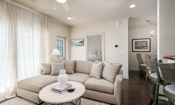 Tuscaloosa Condo | TideSide: Your Premier 2-Bedroom Retreat Near Campus & Stadium