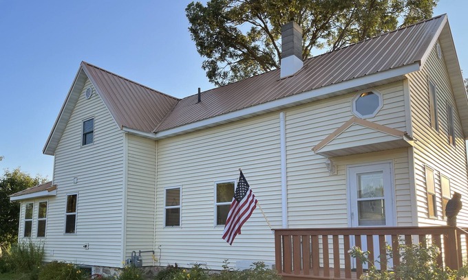 Aniwa House | Tiger Lily Farmhouse - Aniwa Vacation Home