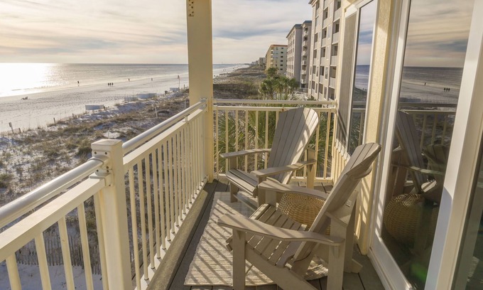 Fort Walton Beach Condo | Tiki Beach 33 Directly on the Beach, private balcony. Wow best place in the area