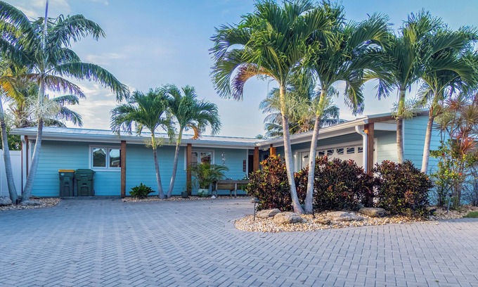 Pelican Creek Estates House | Tiki Beach House Waterfront
