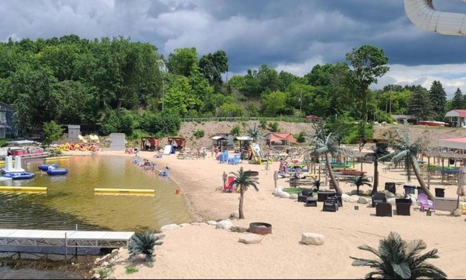 Campbellsport Condo | Tiki Beach Resort Condo on Kettle Moraine Lake