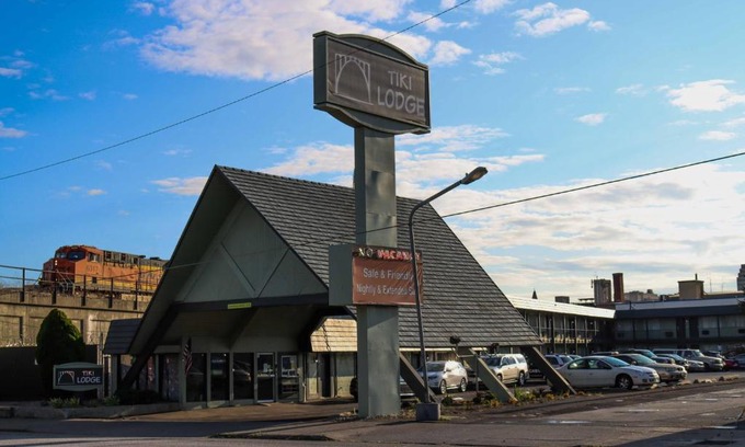 Downtown Spokane Hotel | Tiki Lodge Motel