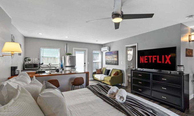 Lake Ridge Apartment | Tilah Stays | Weekly discounts | 10 Min to beach