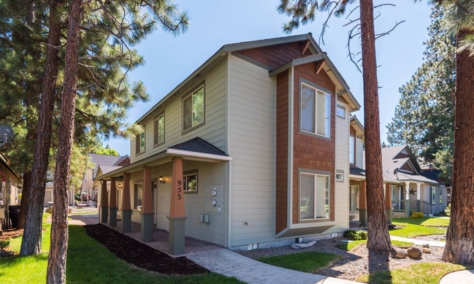 Sisters House | Timber Creek Escape with great location and amenities