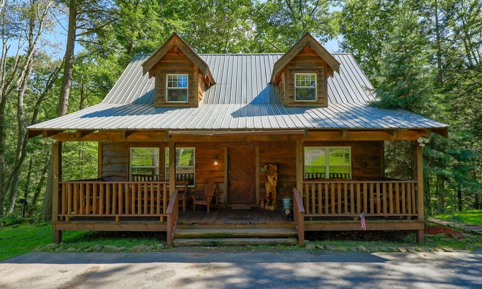 Weatherly Cabin | Timber framed cabin nestled in the Pocono Mountains on a private 400 acre estate