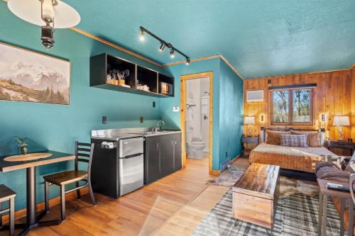 Colorado Springs House | Timber Lodge #31