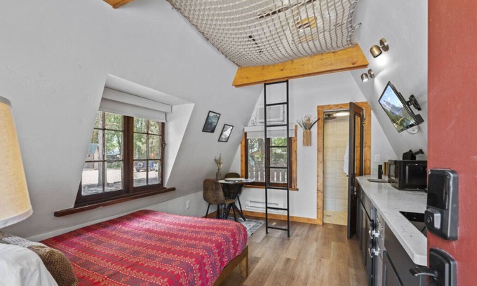 Colorado Springs Cabin | Timber Lodge Cabin #15