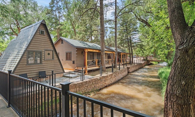 Colorado Springs Cabin | Timber Lodge Cabin 15