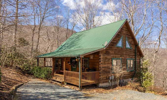 Todd Cabin | Timber Lodge - Private, Serene Cabin with Game Room for Kids