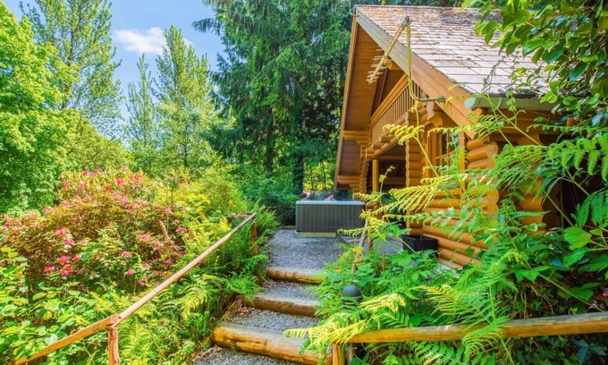 Westleigh Ski Chalet | Timber lodge set by the lake with one double and one twin.