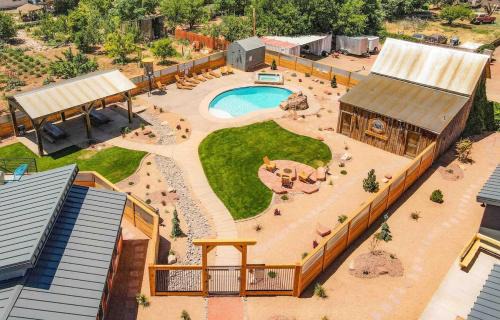 Kanab House | Timber & Tin F 2Bed 2Bath w Pool & Rooftop Deck