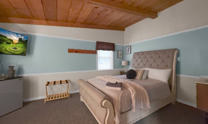 Ellicottville Cabin | Timberline Lodge - Downtown Ellicottville - Room 202