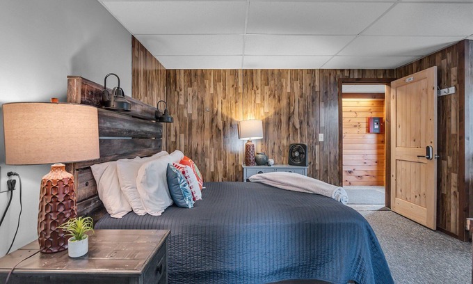 Ellicottville Cabin | Timberline Lodge - Downtown Ellicottville - Room 200