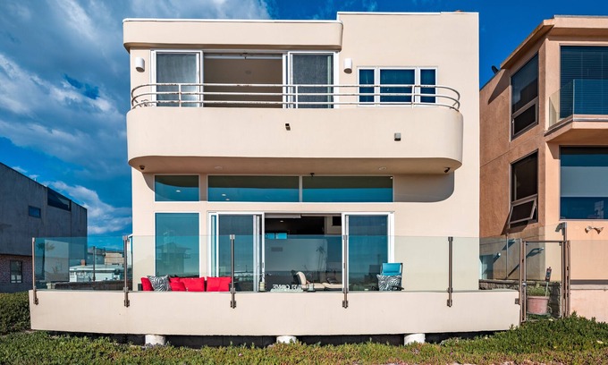 Silver Strand House | Time2Relax at this Beachfront House on Silverstrand!