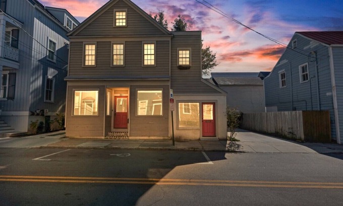 Downtown Charleston Apartment | Timeless 2 BR Home | Heart of Charleston