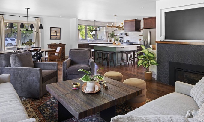 University District House | Timeless Comfort: Unwind in Our Remodeled 3 bedroom Retreat