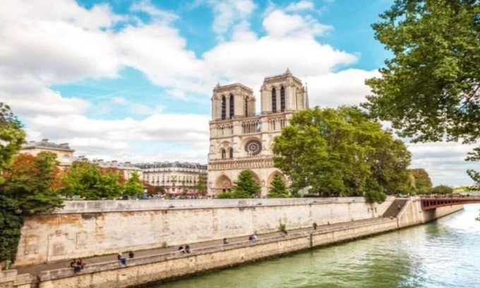 Paris City Center Apartment | TIMELESS ELEGANCE: 4-BEDROOM APARTMENT ON “ÎLE DE LA CITÉ”