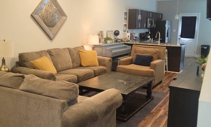 Clarksville Condo | Timeless Escape – Modern Comfort Near Nashville Free Wi-Fi and Parking