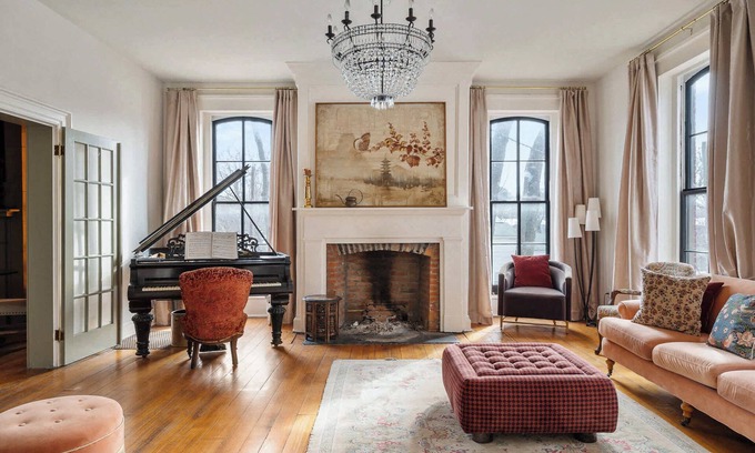 Butchertown House | Timeless Suite Unit 1 | Historic Mansion & Bar