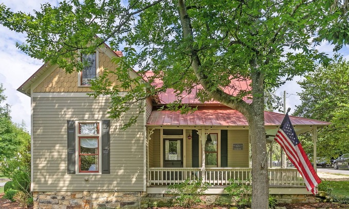 Leipers Fork House | Tin Roof Cottage: A Picturesque Cottage