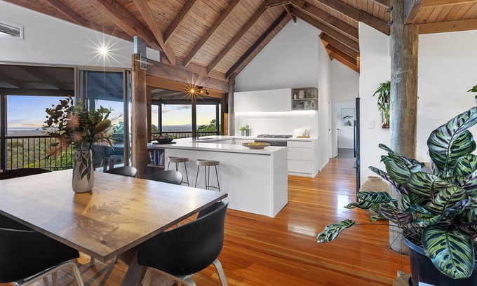 Tinbeerwah Apartment | Tinbeerwah Family Home with Panoramic Ocean Views