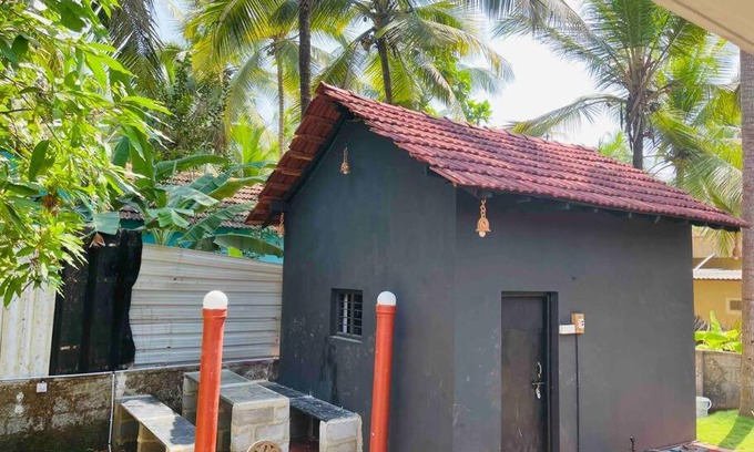 Malpe Ski Chalet | Tiny Cottage