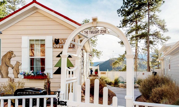 Woodland Park Cottage | Tiny home cottage w/mountain view, kitchen & firepit - dogs OK