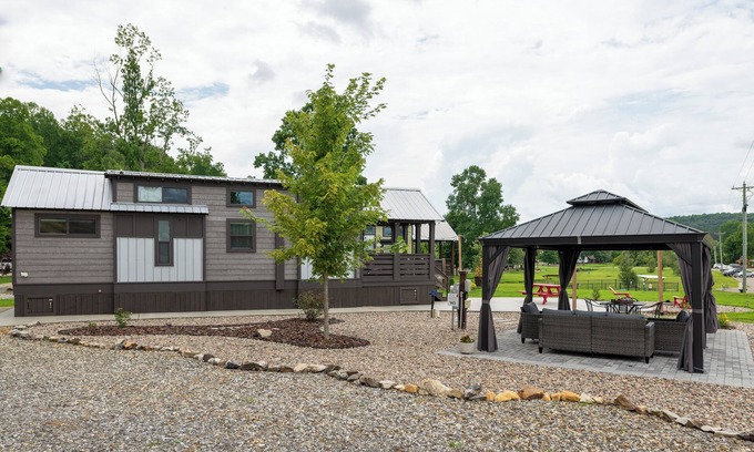 Morganton House | Tiny home mountain retreat w/view, covered outdoor patio, fire pit