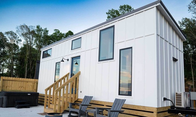 Lupton City Apartment | Tiny Home on the Edge of a Mountain with Private Hot Tub