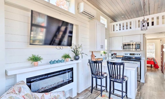 Morganton House | Tiny Home Retreat with Fire Pit about 3 Mi to Lake!