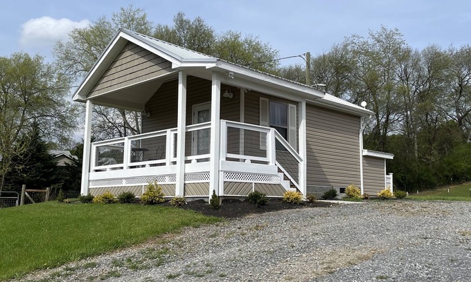 Sevierville House | Tiny house and tiny horses