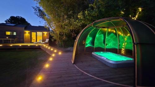 La Celle-sous-Gouzon House | Tiny house Dôme jacuzzi privatif