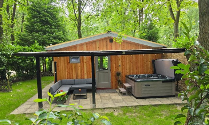 Lanaken Other | Tiny Lodge met prive Jacuzzi
