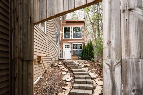 Mayfield House | Tiny Loft - Spider Lake - Sandy Beach - SUP Rental
