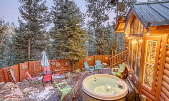 Ruidoso House | Tiny Timber House - Hot tub - Cabin