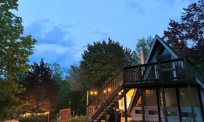 Plympton-Wyoming Cottage | Tiny Treasure/River/Beach/Paddleboard/Bikes/BBQ/Firepit