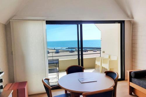 Pouldreuzic Apartment | Tipoz'immo-Le Grand Grand 209 -view and direct access to the sea-pets accep