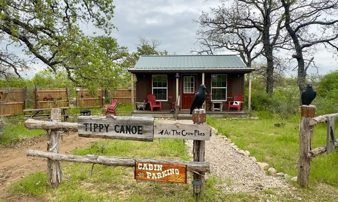 Voca Cabin | Tippy Canoe | Fun & Unique Cabin Close to Castell