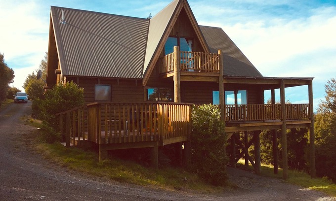 Mt Lyford House | Tiraki lodge, big log chalet with amazing 180o views from your lounge.