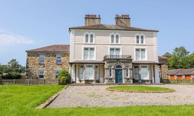 Llangefni Cottage | TIRIONFA, family friendly, country holiday cottage in Llangefni