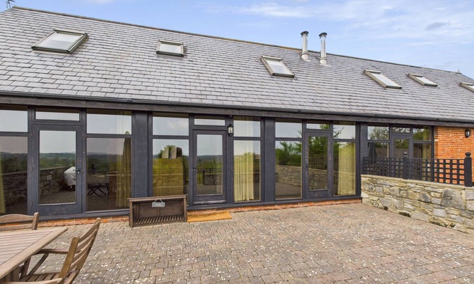 Ryde House | Tithe Barn, Little Upton Farm
