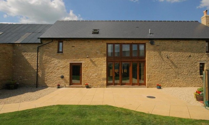 Chipping Norton House | Tithe Barn, Lyneham
