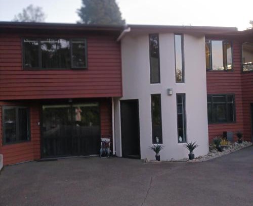 Silverstream Apartment | Tiwai Waka Retreat