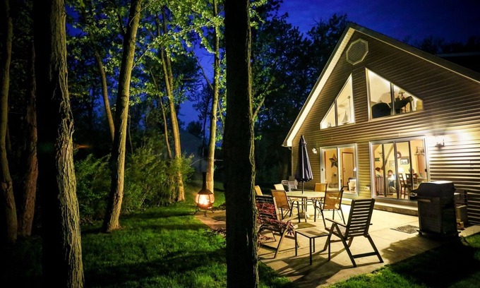 Miami Park House | TLC By The Lake | Peaceful Nature Cottage | Private Beach Access | Pet-friendly