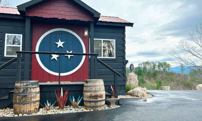 Townsend Cabin | “TN Jack” - *New* Whiskey Game Cabin