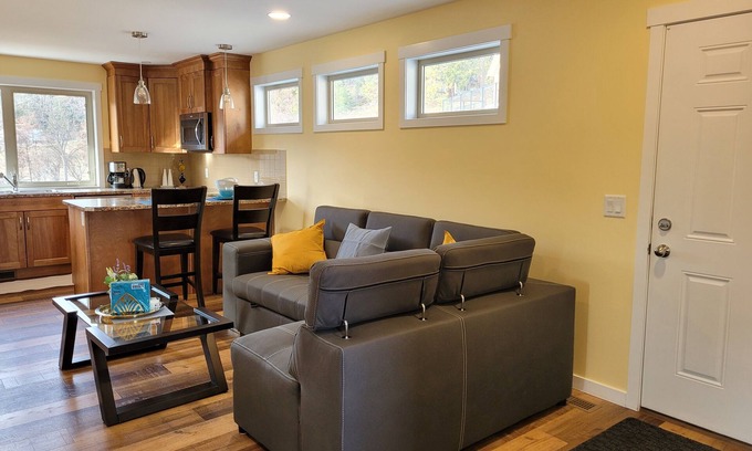 Central Okanagan Cottage | tNew construction Coach house with breathtaking views of the Okanagan Lake